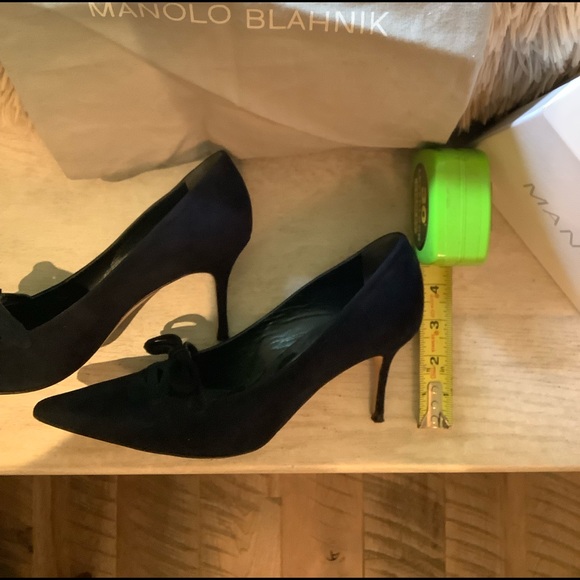 Manolo Navy Suede Shoes, Box & Dust Bags, Sz 38 - Picture 7 of 8